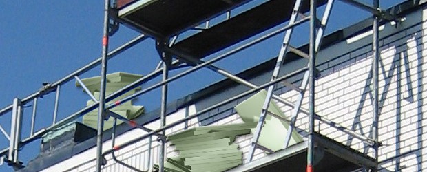 Wärmedämmungen aus Styropor (Polystyrol) erzeugen verheerende Hausbrände Wie der NDR in seiner Sendung "45 Min. Dokumentation – Wahnsinn Wärmedämmung" berichtete stehen Wärmedämmungen aus Styropor (Polystyrol) im starken Verdacht, aus einem kleinen Hausbrand gleich eine schwere Katastrophe zu...